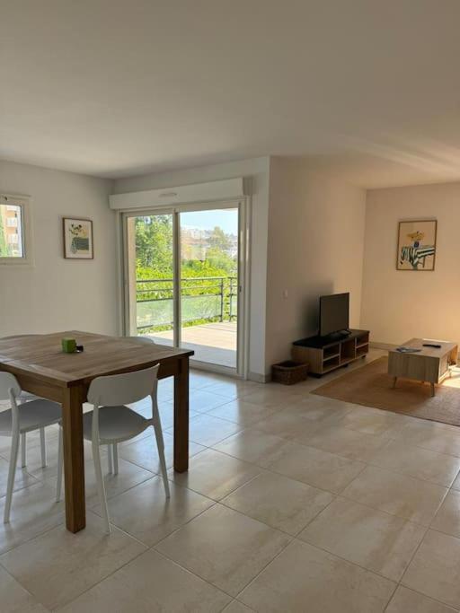 Suberbe Appartement Climatise Avec Terrasse Saint-Raphaël Kültér fotó