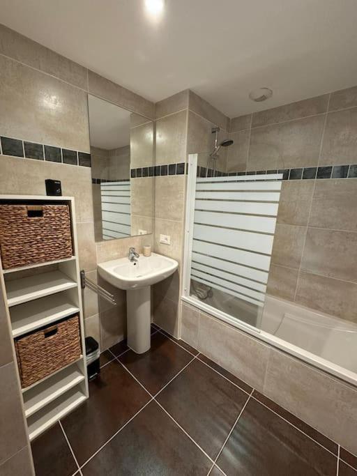 Suberbe Appartement Climatise Avec Terrasse Saint-Raphaël Kültér fotó
